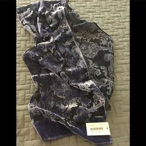NWT scarf